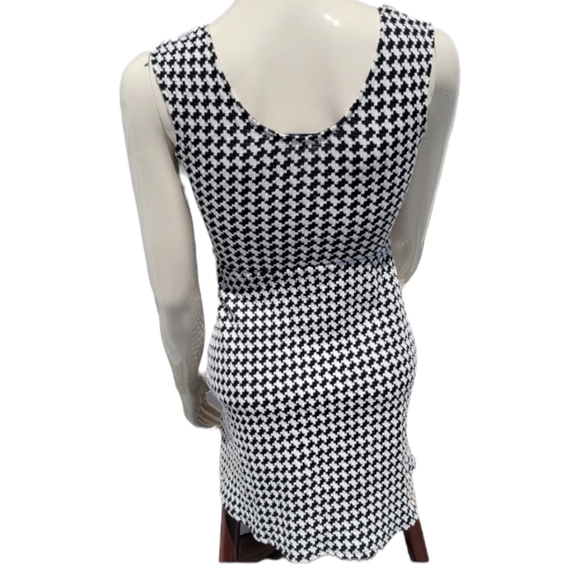 🏷️3/$15 size small sleeveless houndstooth mini dress - Picture 3 of 6